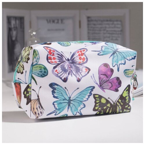 фото Косметичка на молнии, цвет белый./в упаковке шт: 1 no name