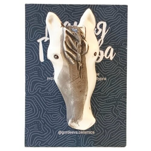 Керамическая брошь «Лошадка»