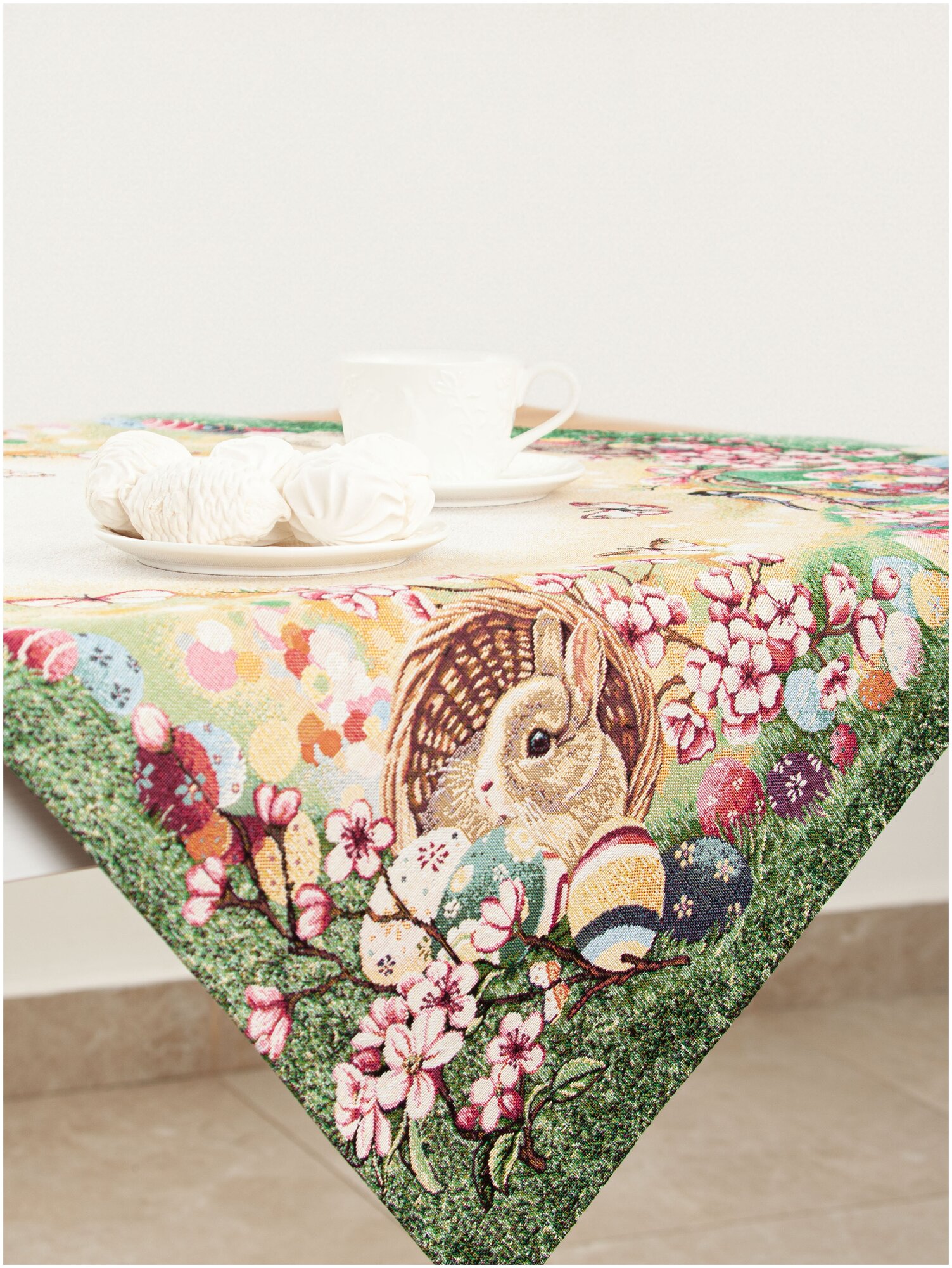 фото Скатерть Le Gobelin Пасха Райский сад 100х100 см