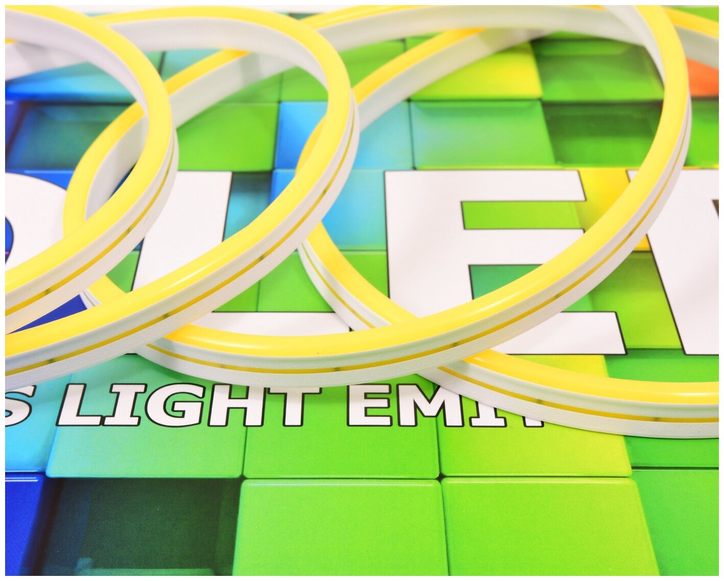 Неоновая светодиодная лента DLED 5м, 5х12мм, 220В, 120 LED/m, IP 67, гибкий неон, желтый - фотография № 3