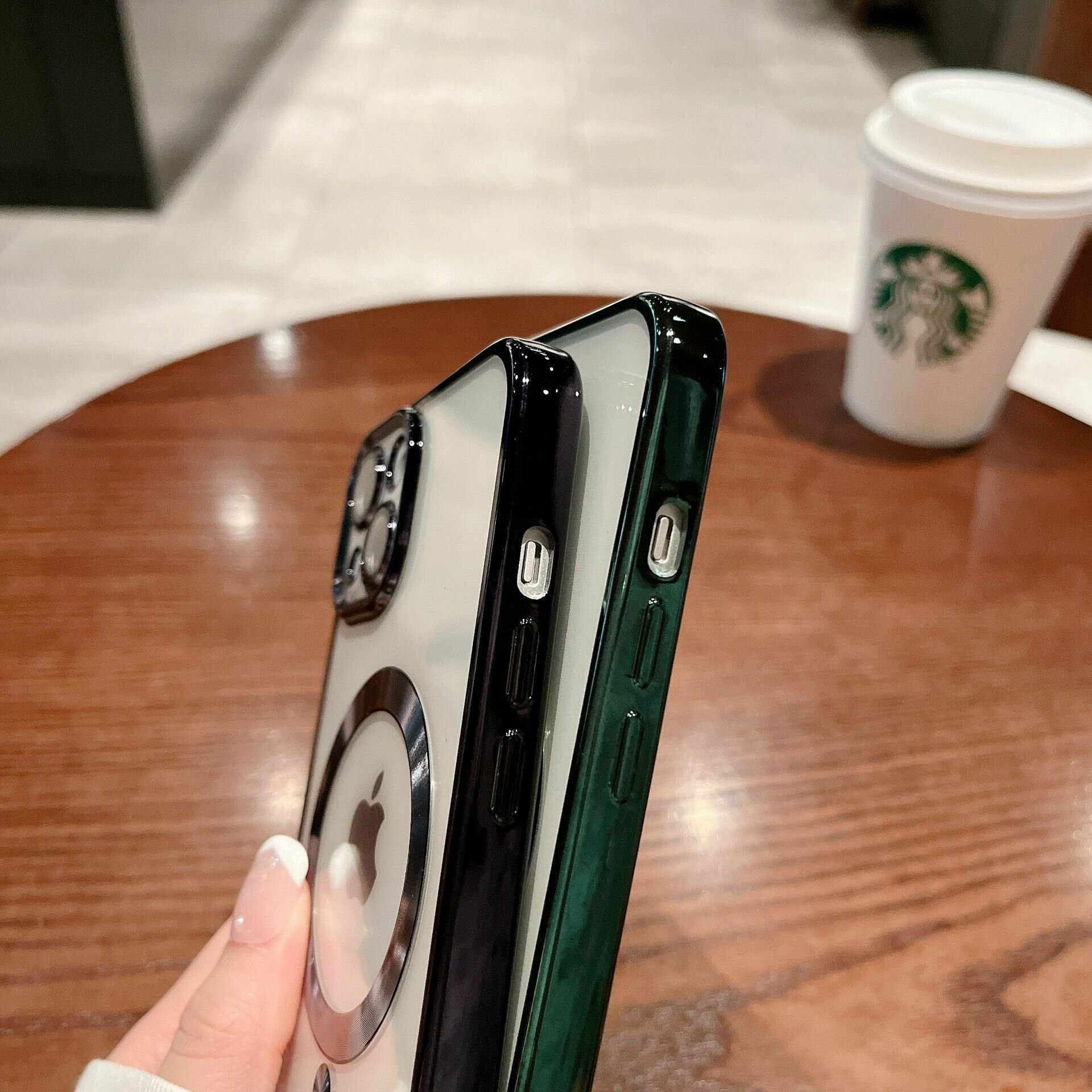 Магнитный силиконовый чехол на iPhone 13 магсейф (на айфон 13) с поддержкой Magsafe с магнитной зарядкой и защитой камеры, зеленый — фото 1