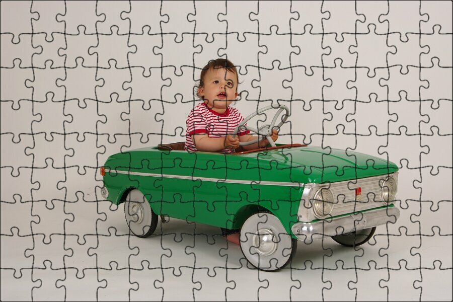 Магнитный пазл "Маленький водитель, детская педальная машина, ретро автомобиль" на холодильник 27 x 18 см.