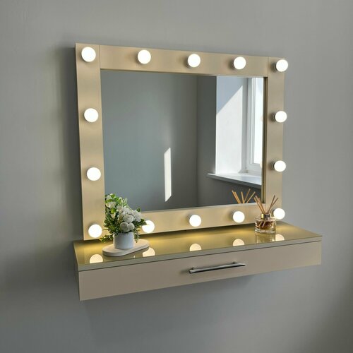 Туалетный столик с зеркалом