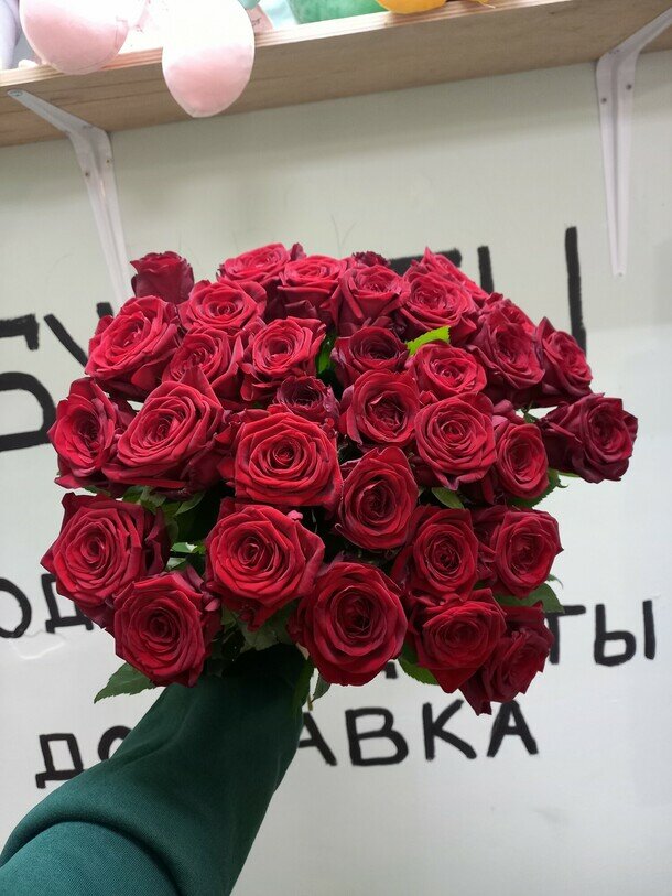 Букет Well Flowers "Классический букет красных роз" 33 красных розы высота 50см букет свежих цветов