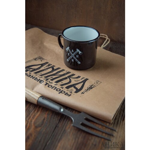 Кружка металлическая эмалированная, цвет красный, логотип Аника скрещенные топоры