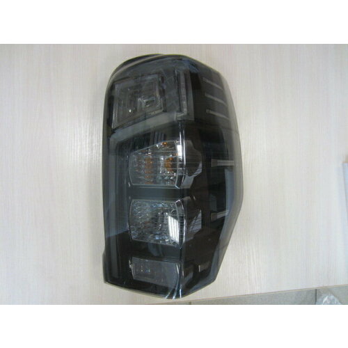 Фонарь задний правый совместим с Mitsubishi L200 2018-2023 Чёрный LED 8330b216