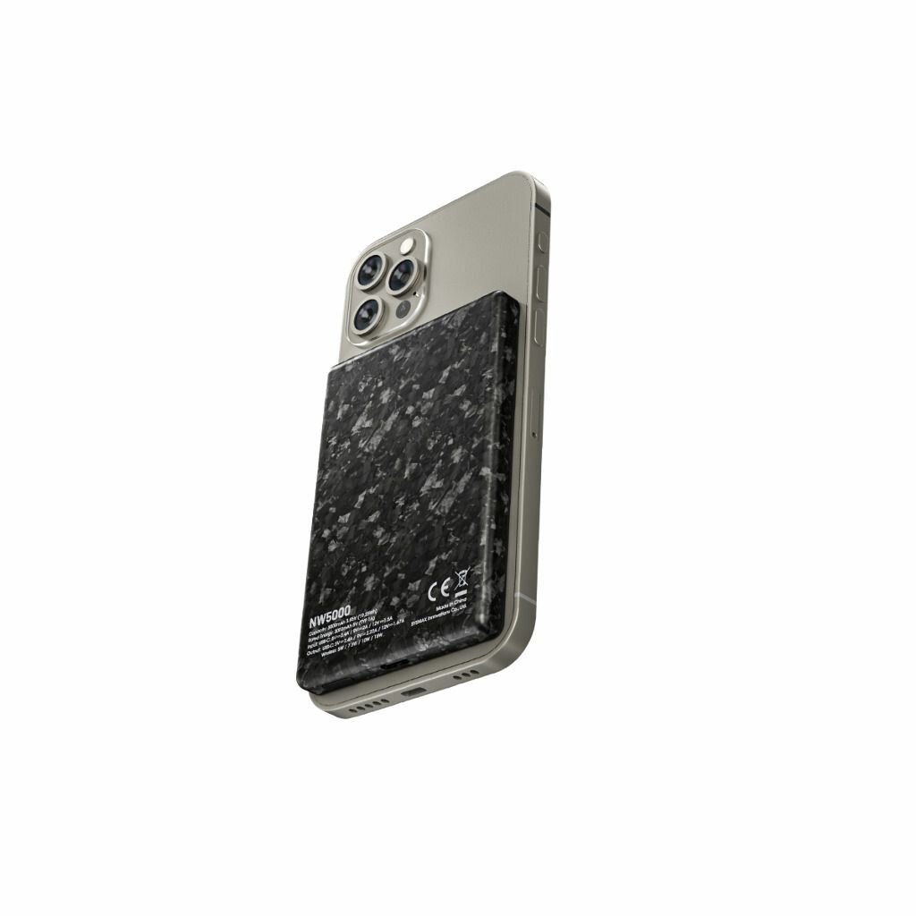 NITECORE NW5000 MAGNETIC POWER BANK, емкостью: 5000 мАч (19,25 Вт/ч), из углеродного волокна поддерживает беспроводную зарядку Qi 15 Вт и проводную зарядку QC/PD 20 Вт, — фото 1