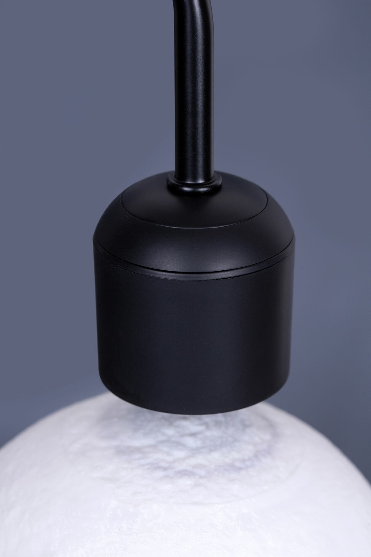Подвесная левитирующая настольная лампа Луна с беспроводной зарядкой (Black/Wood)