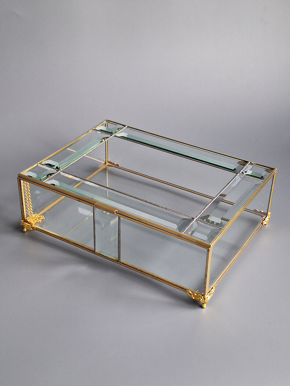 Шкатулка Арт-Птица с фацетами, с цепочкой, на ножках , латунь, стекло, 28x20,5x9,5 см — фото 1