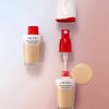 Фото #4 Shiseido Тональное средство с эффектом сияния (120 Ivorv)