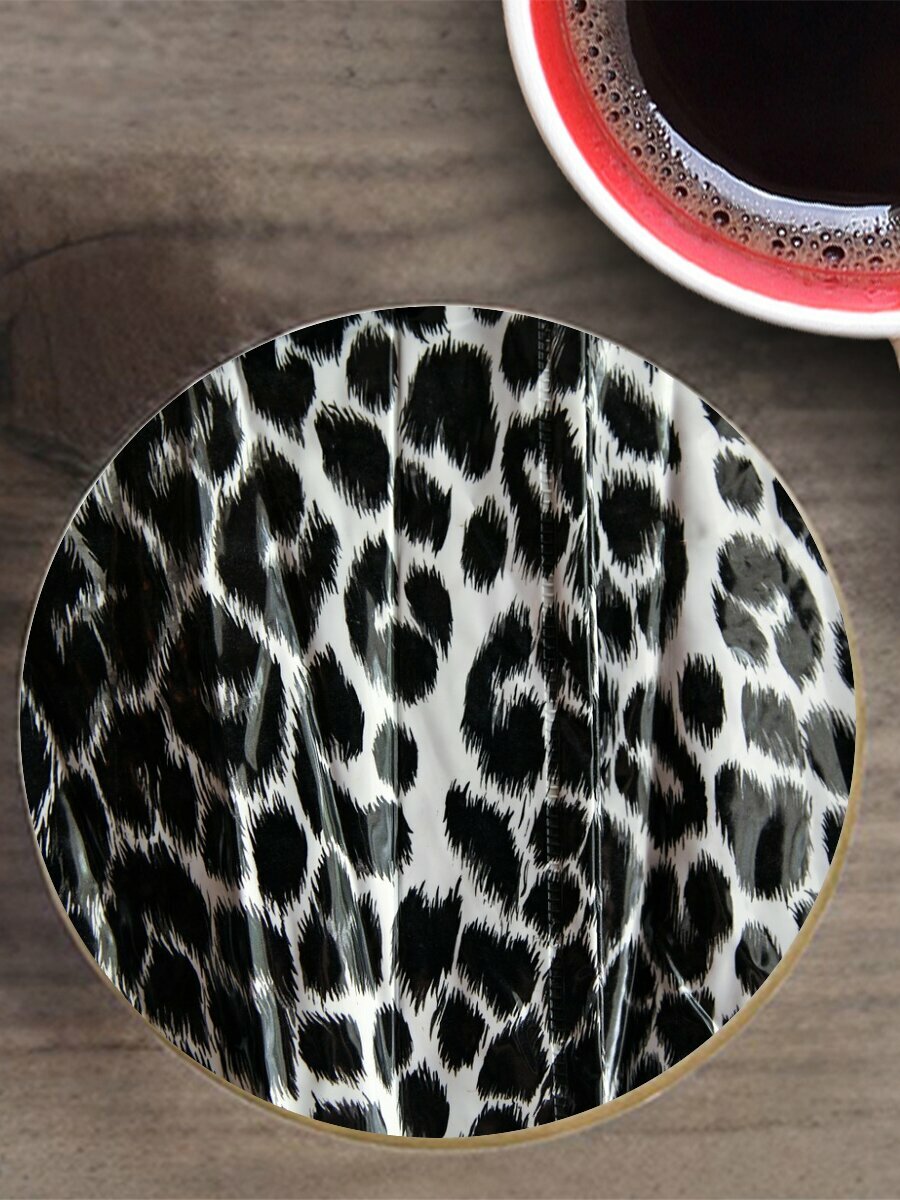 Подставка под горячее "Леопардовый узор, черное и белое, леопард" 10 см. из блого мрамора