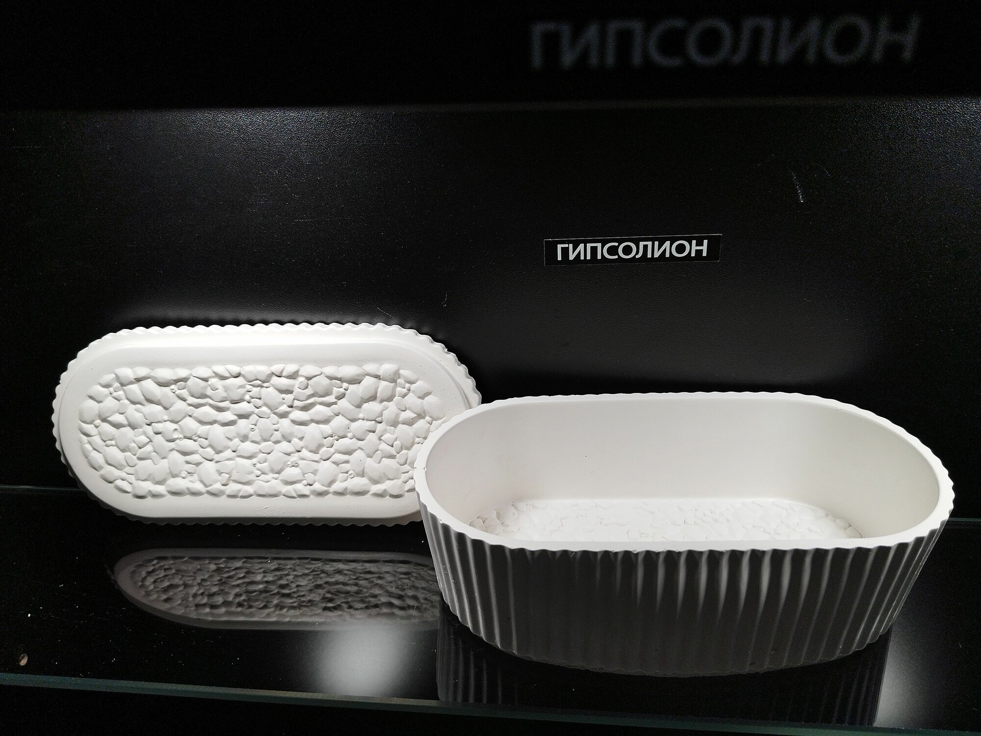 фото Шкатулка из гипса овальная с крышкой