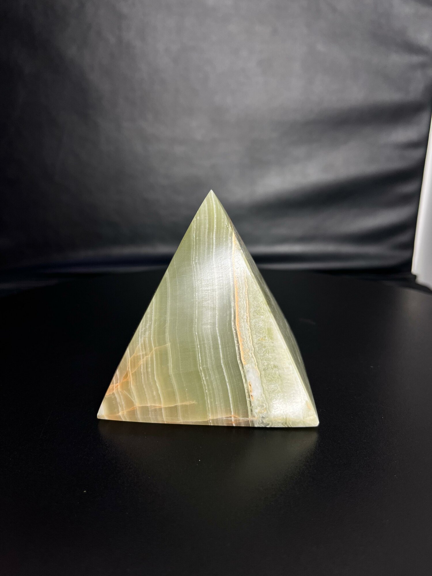 Фигура "Пирамида" из натурального оникса от производителя Present61 — фото 1
