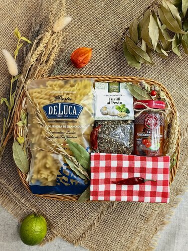Изображение товара Гастрономический набор Подарочный Корзина итальянских продуктов Паста с томатным соусом и Песто