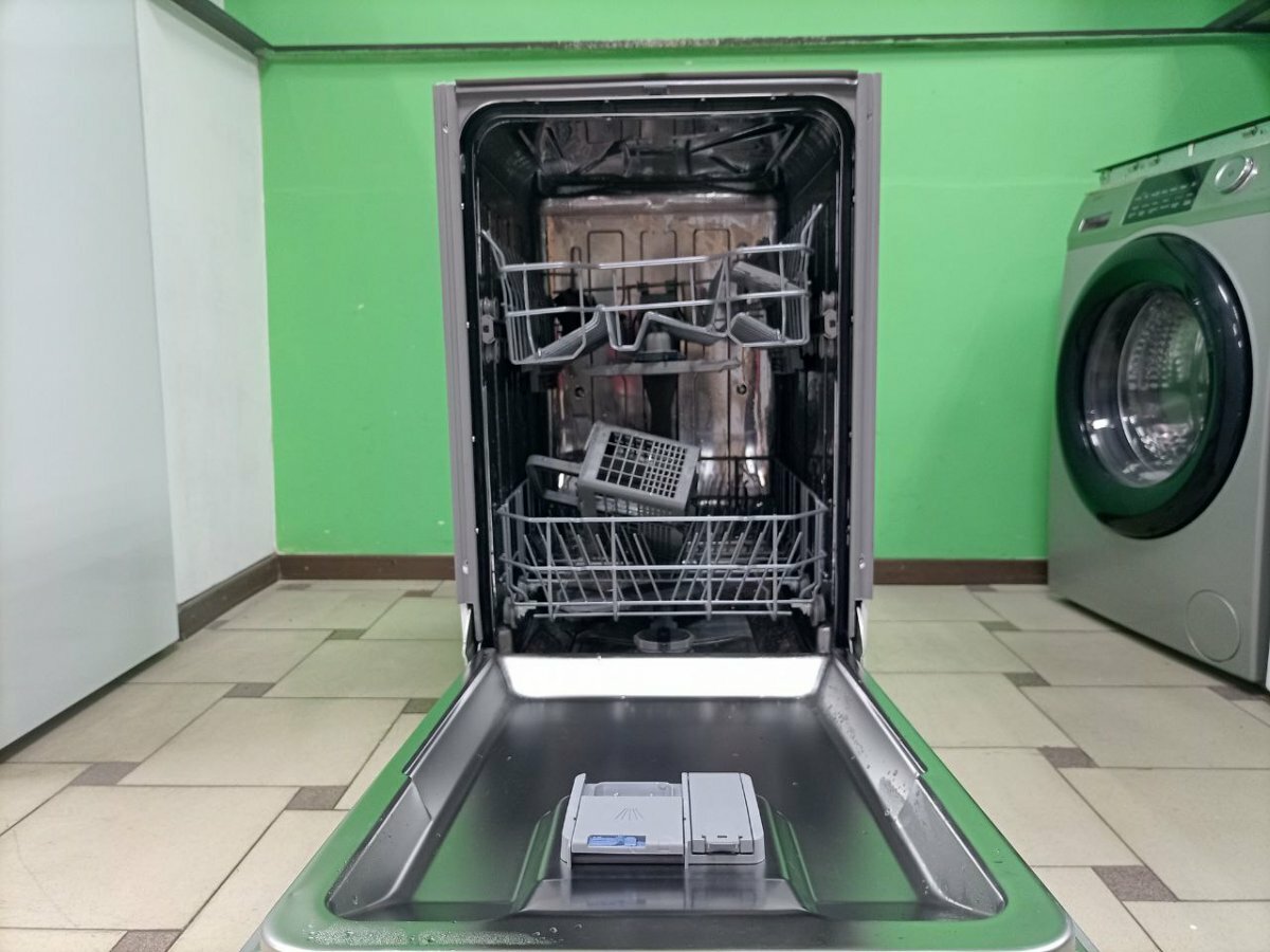 Встраиваемая посудомоечная машина Hotpoint-Ariston HIS 1C69 - фотография № 6