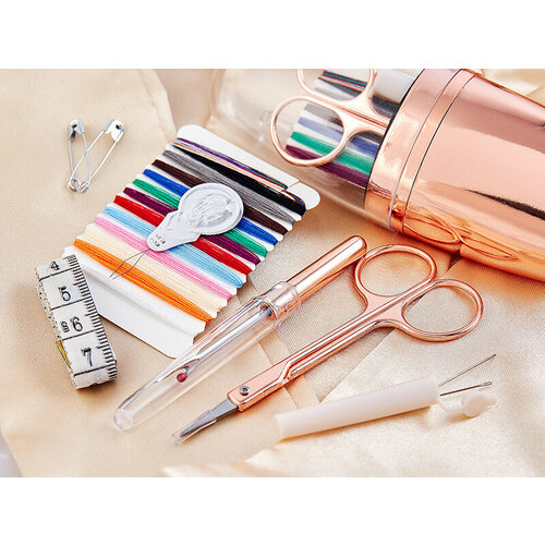 Швейный набор в пластиковом контейнере арт 4922 750₽