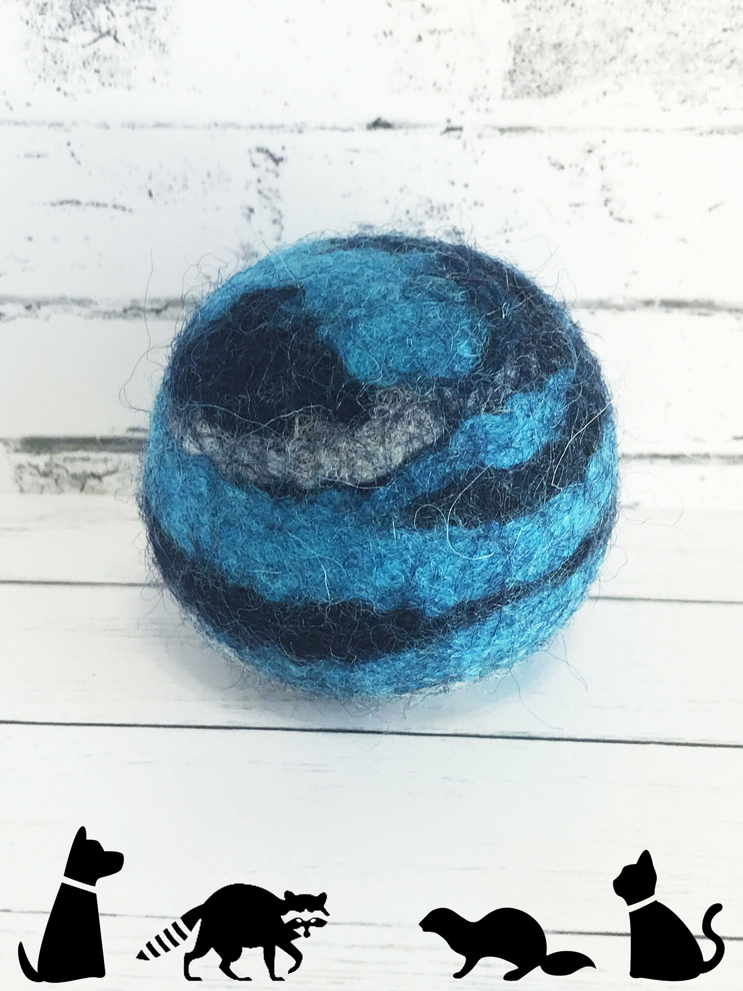Мячик-когтеточка из шерсти для кошек и собак LIVEZOO Wool Синяя Пыль 6 см
