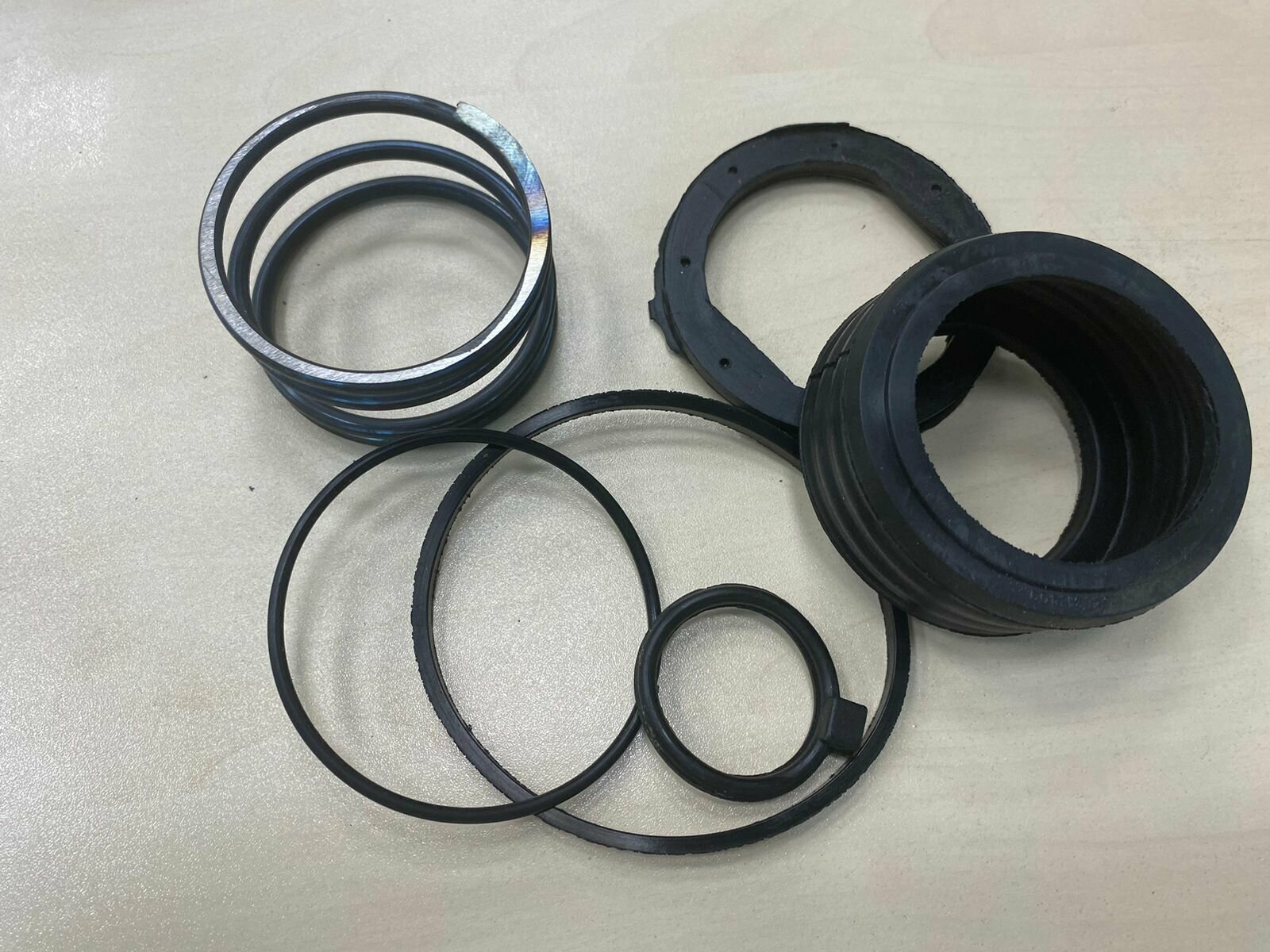 Ремкомплект катка опорного каретки с пружинами (на 1 каток) ДТ-75