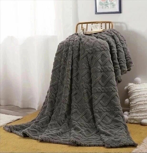 фото Плед Покрывало 200x230 Плюшевый (декор в стиле вязаной косички)