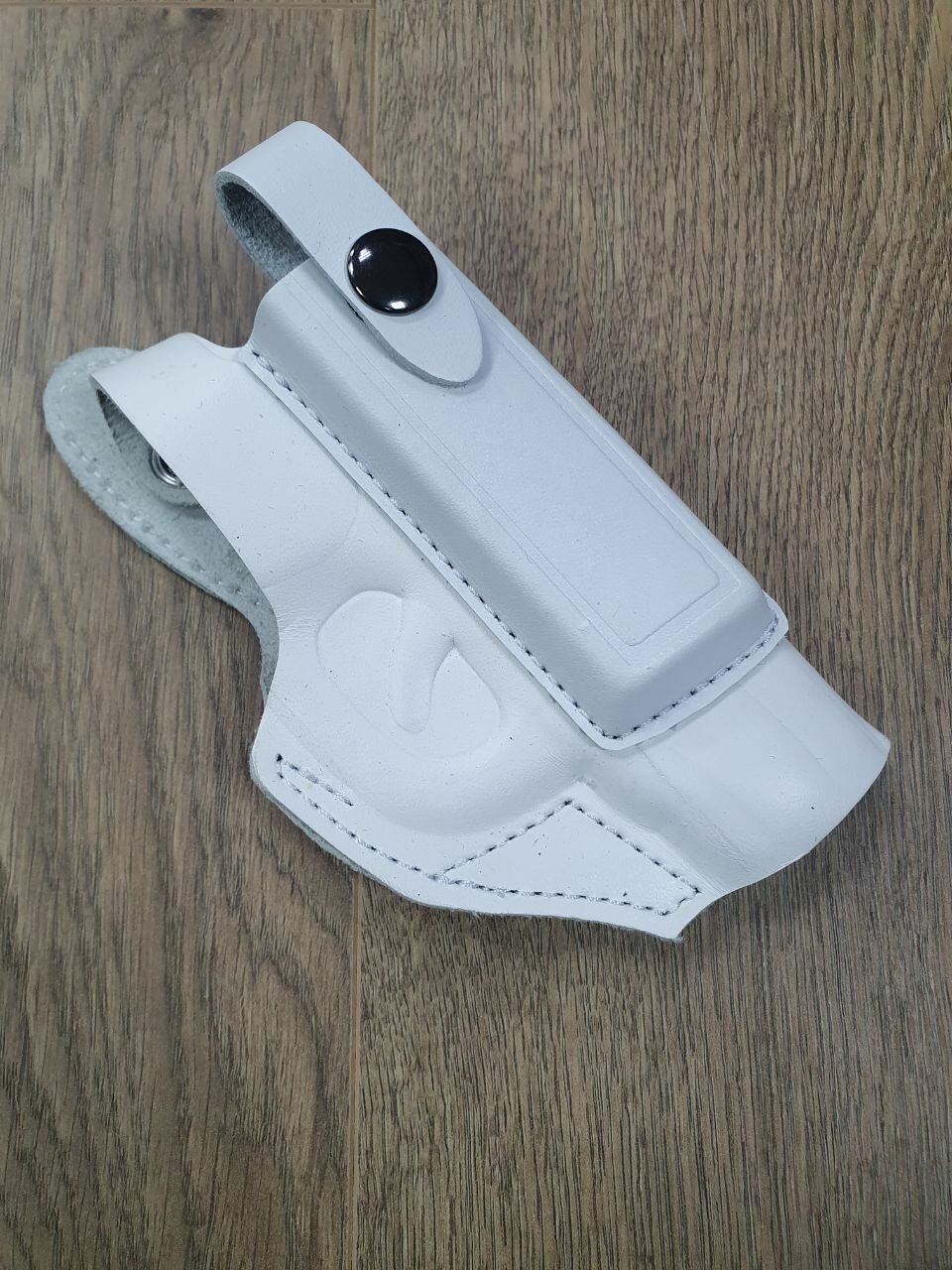 Кобура для оружия формованная с отсеком пеналом для дополнительной обоймы белая