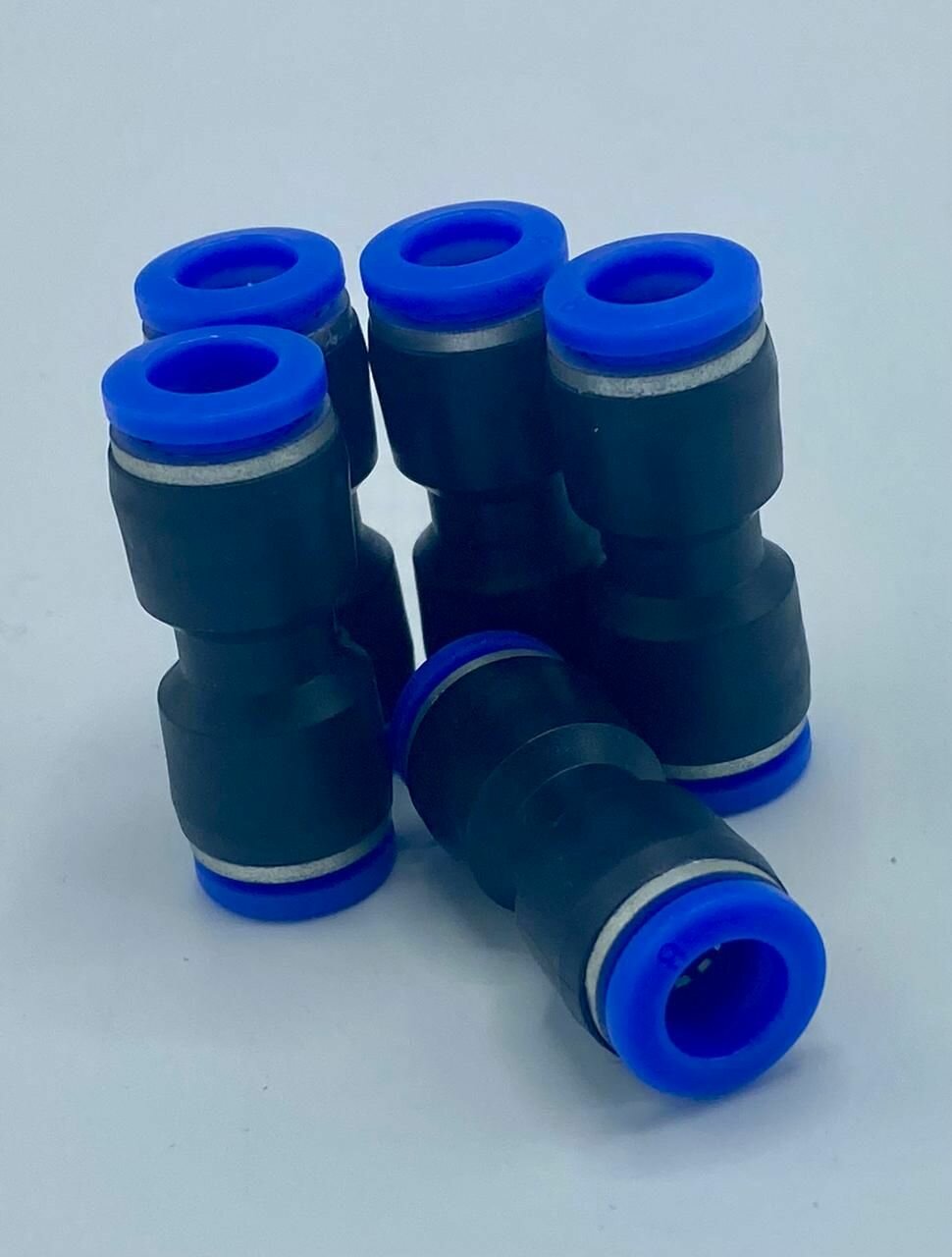 Фитинг прямой цанговый пневматический 8 мм (5 штук)