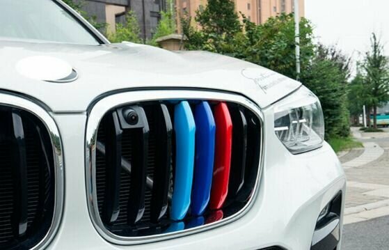 Накладки на решетку радиатора BMW X3 G01, X4 G02 2018-2021, триколор / БМВ Х3, Х4 дорестайлинг