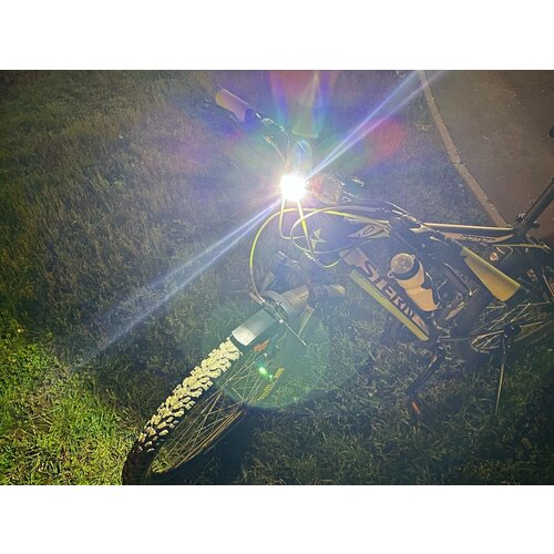 держатель qumann qhb 01 велосипедный силиконовый универсальный 4 6 Велосипедный фонарь передний ROCKBROS RHL600