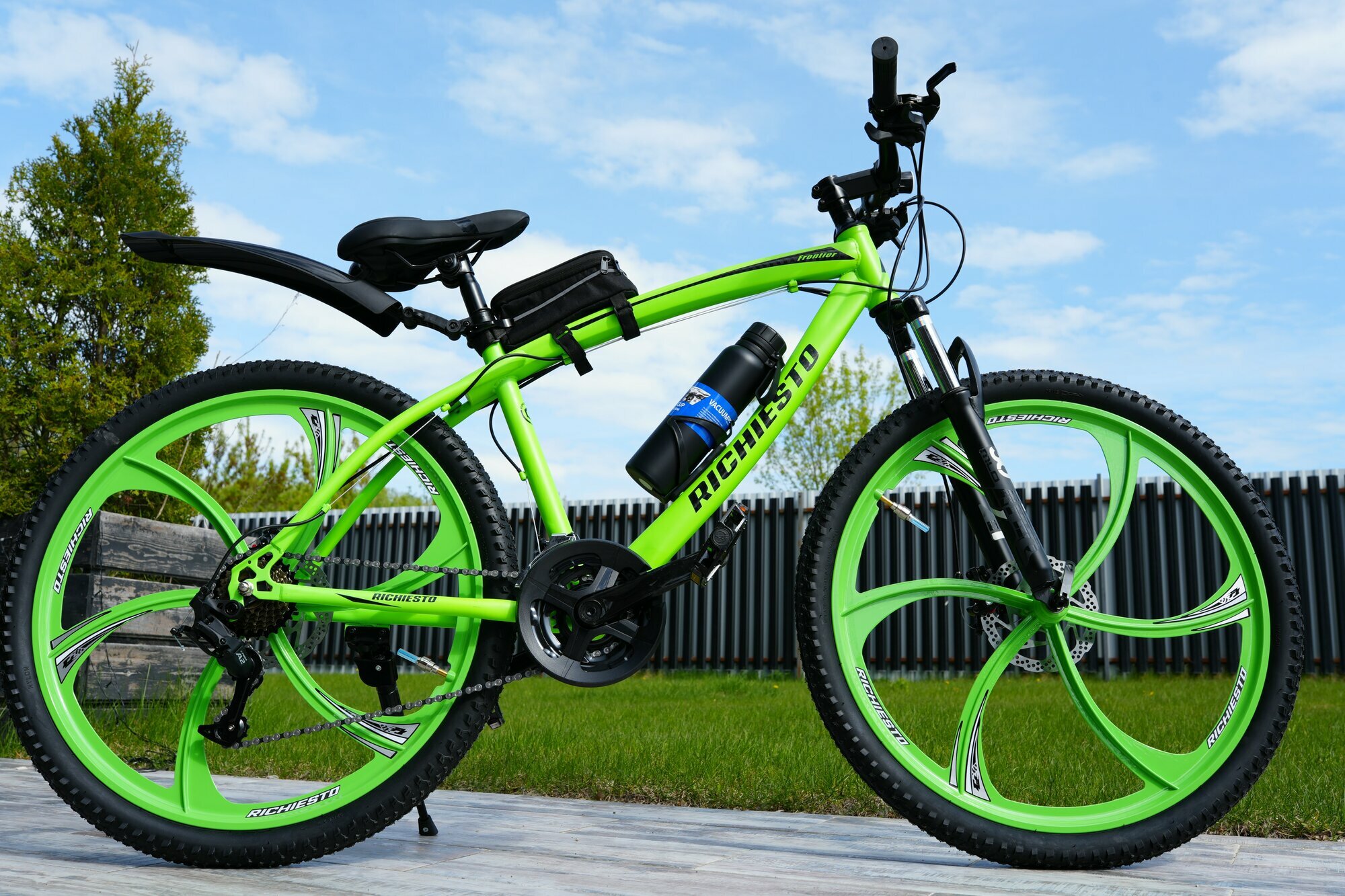 фото Велосипед Richiesto 26 колёса Рама 19" дюймов модель 2023 Взрослый Подростковый Спортивный На литых дисках, неоновый