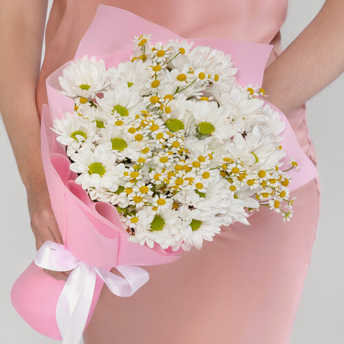 Изображение товара Дуо-букет Мегацвет24 "Ромашка кустовая и Хризантема кустовая "Ромашка", кремовый/белый, дизайнерская упаковка