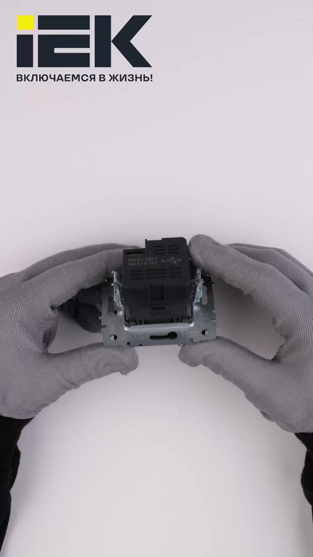 Розетка c USB двойная РЮ11-1-БрЧ A+ type C 18Вт IEK серия BRITE — фото 1