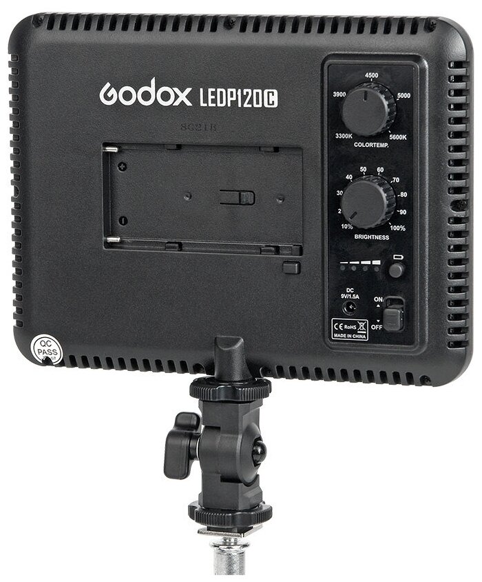Осветитель светодиодный Godox LEDP120C накамерный (без пульта)