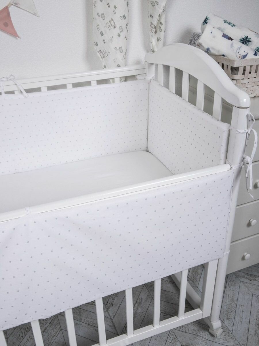 Бортики в кроватку для новорожденных плоские горох серый
