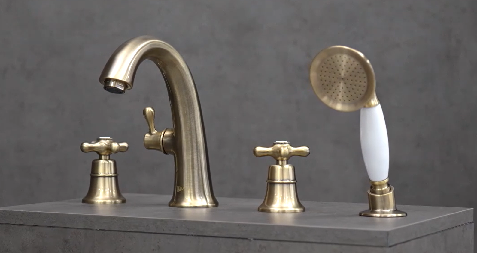 Смеситель Lemark Vintage LM2841B на борт ванны латунь бронза/белый