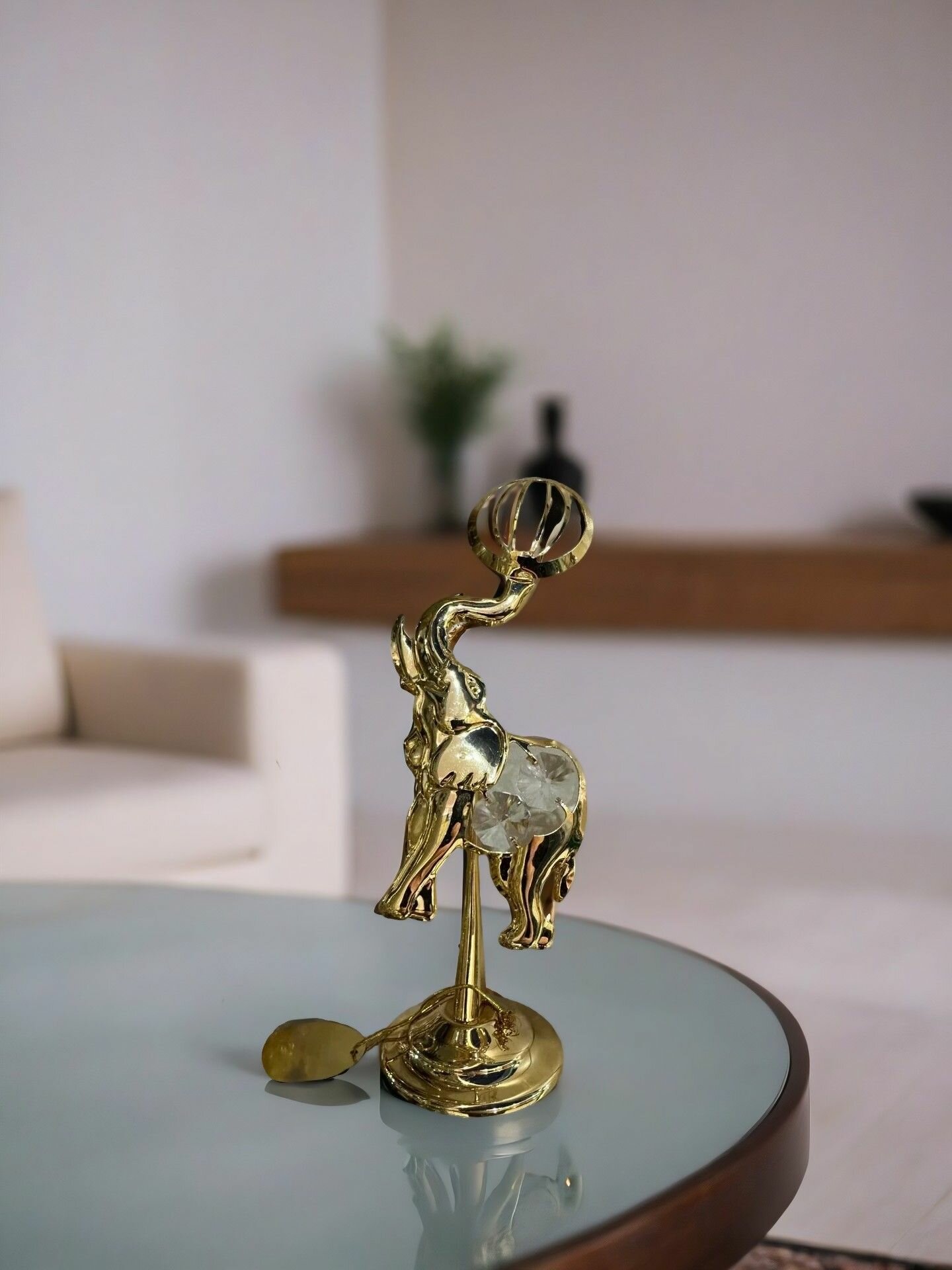 Статуэтка Слон плоский на подставке, высота 17 см, цвет золотистый — фото 1