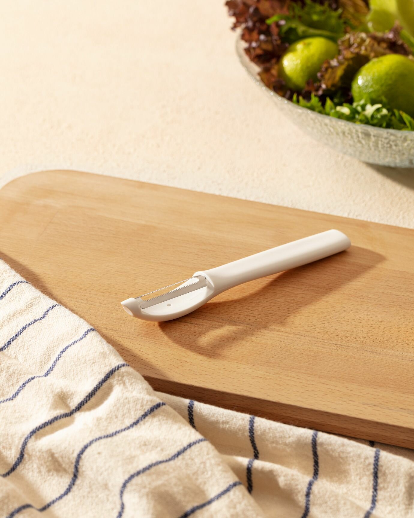 Овощечистка для овощей ручная, картофелечистка, 17,3х2х1,7 см, пластик, MADAME COCO, бежевая — фото 1