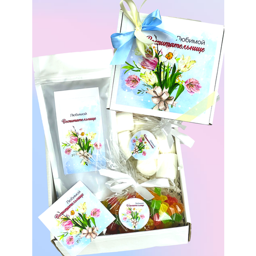 Подарочный набор из чая и сладостей 