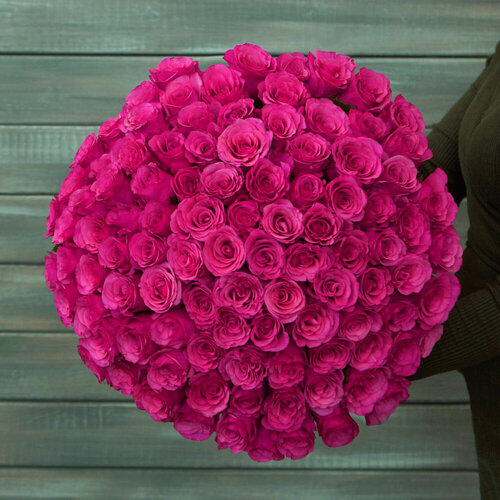Изображение товара Монобукет Букет Маркет "Малиновые розы", 101 цветок, на стеблях, 38 см