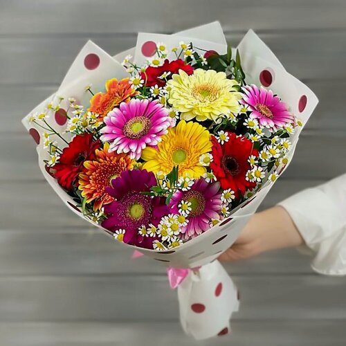 Изображение товара Букет из живых цветов разноцветных гербер и ромашек от Букет Маркет