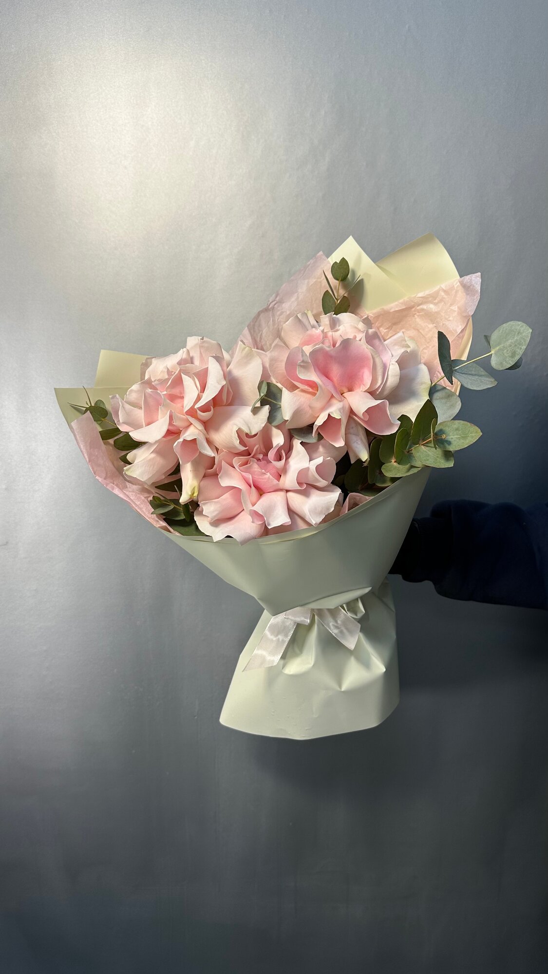 Букет французских роз Liana Flowers "Пинк Мондиаль" сборный 3 шт