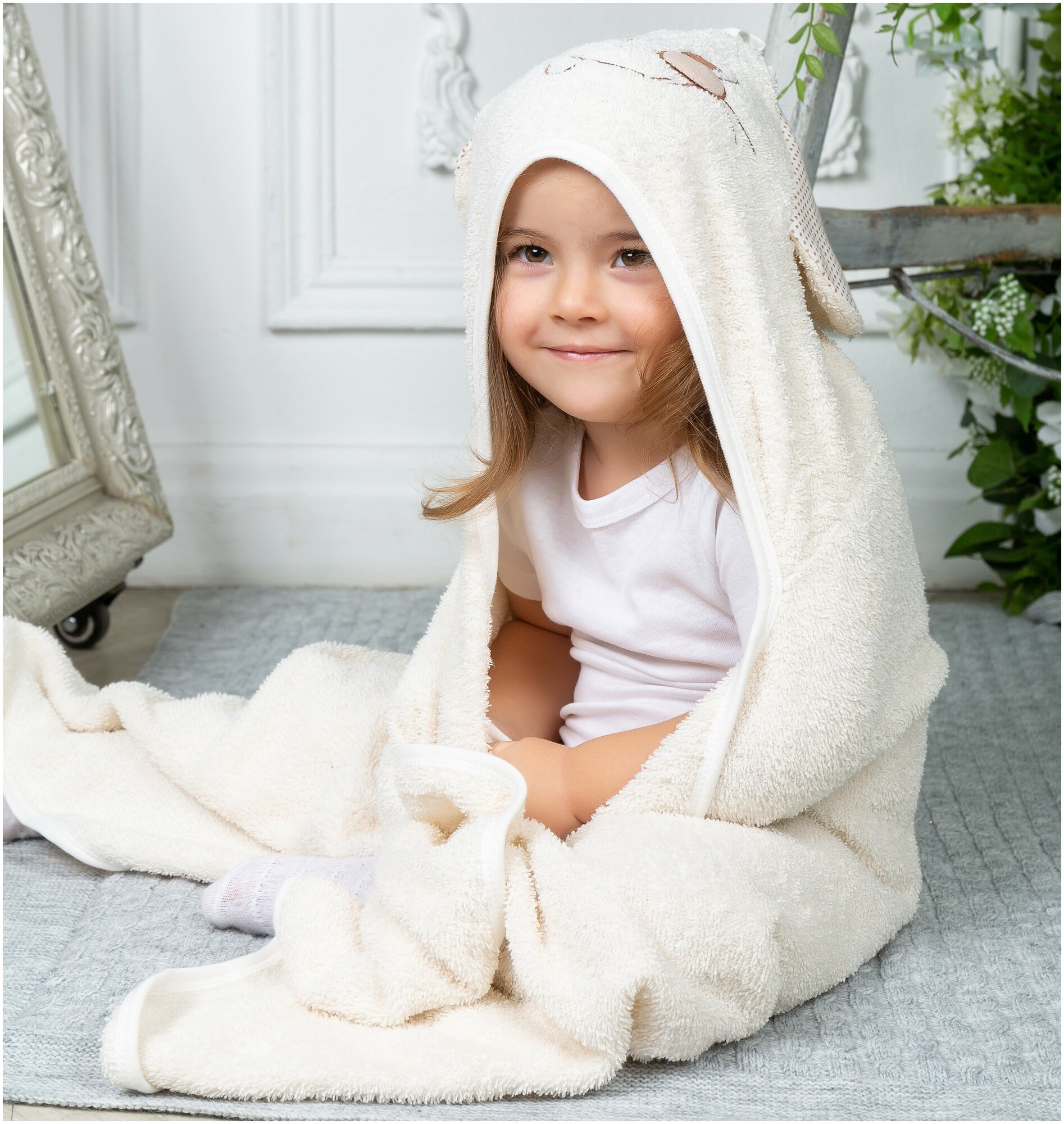Полотенце-уголок махровое с капюшоном детское "Мышонок" молочный - фотография № 2