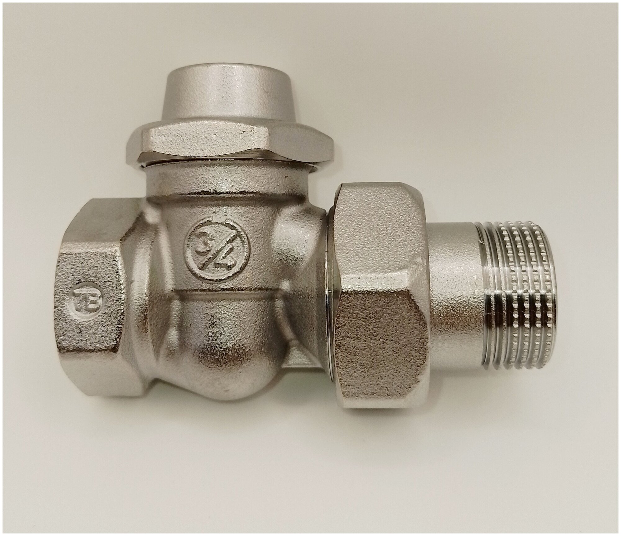 Клапан (вентиль кран) для радиатора 3/4" ВН - прямой Giacomini R15X034