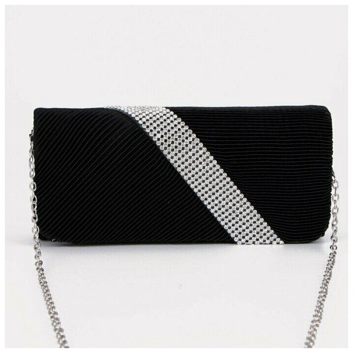 фото Клатч, отдел на клапане, длинная цепь, цвет черный