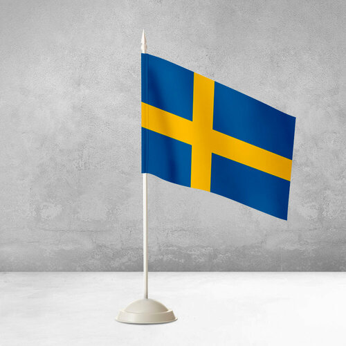 Настольный флаг Швеции на пластиковой белой подставке