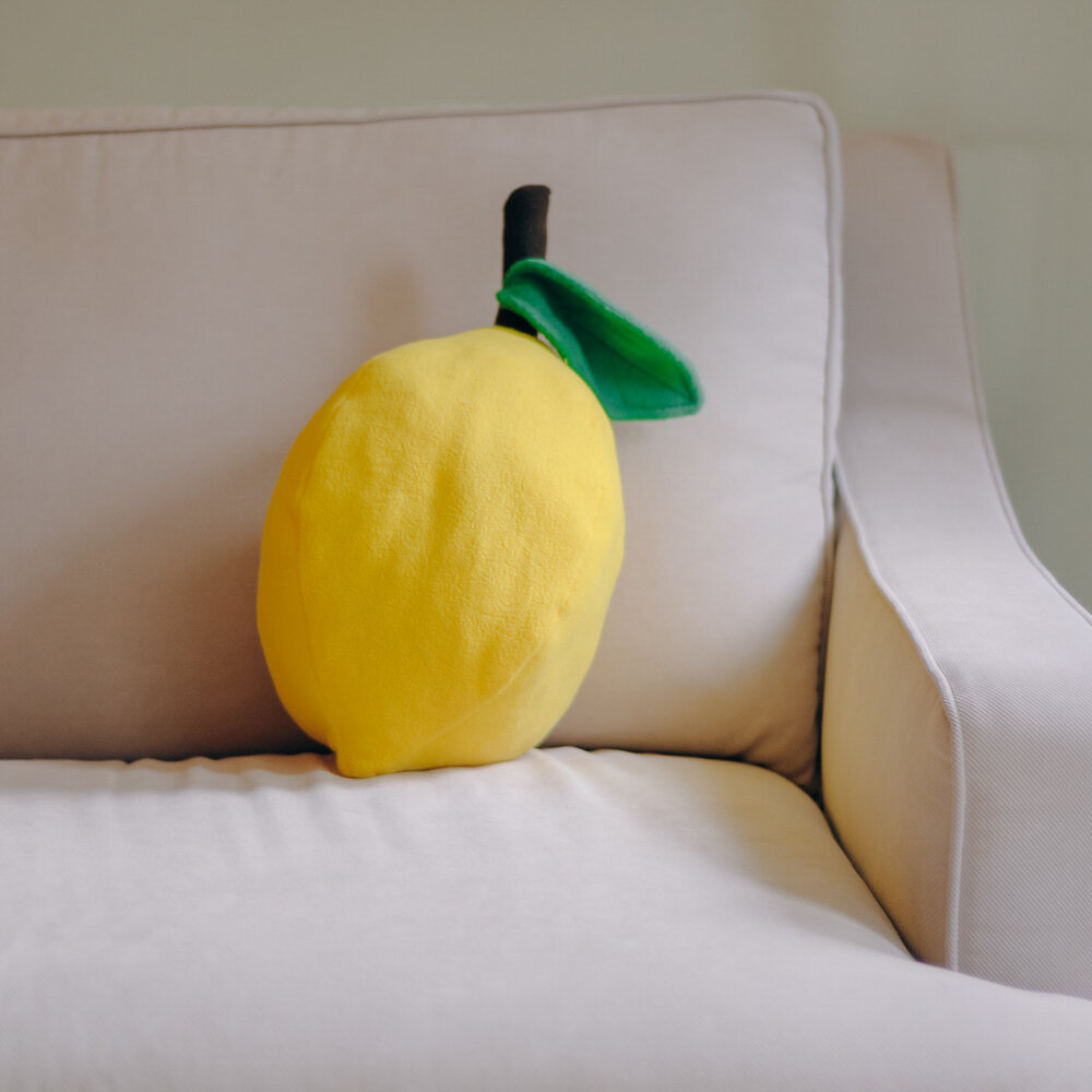 Декоративная подушка лимон, подушки фрукты ручной работы из желтого флиса.