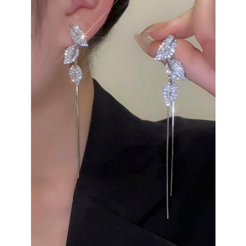 Серьги с подвесками цепочки искусственный камень фианит размер 90 мм серебристыйбелый 600₽