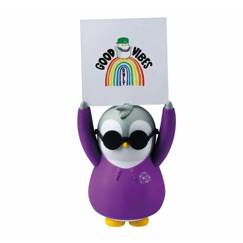 Фигурка Pudgy Penguins Пингвин, 16.5 см, в фиолетовой куртке, с доской для письма PUP6015-A