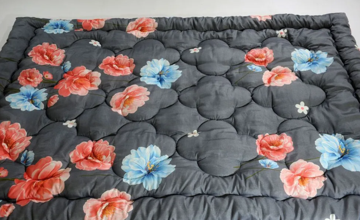 Одеяло полиэфирное 350 гр/м 15 сп 140х205 см от Валетекс в ткани полиэстер серое с цветами