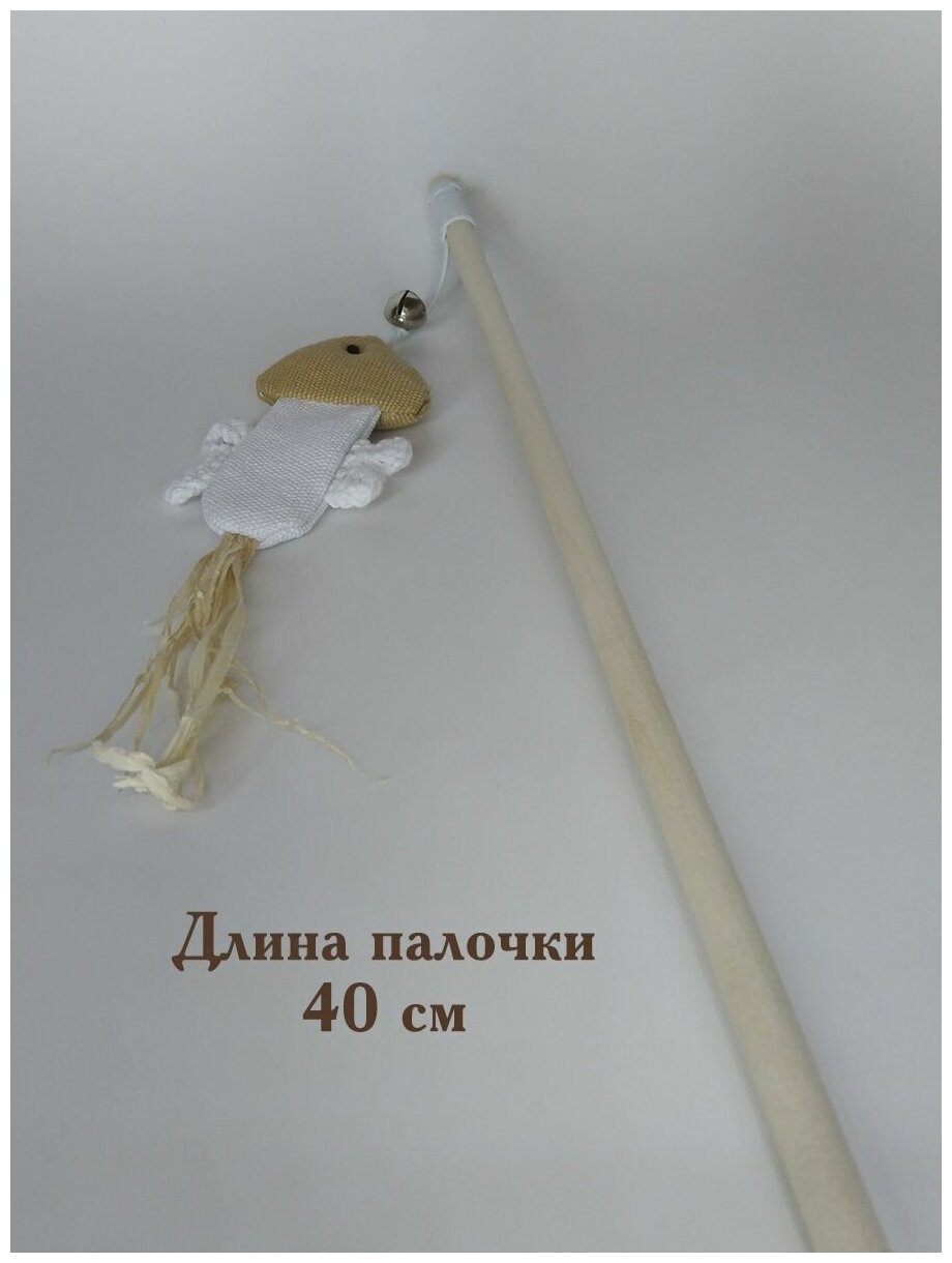 Игрушка для кошек "Рыбка с перьями", удочка дразнилка из эко материалов, 40 см - фотография № 3