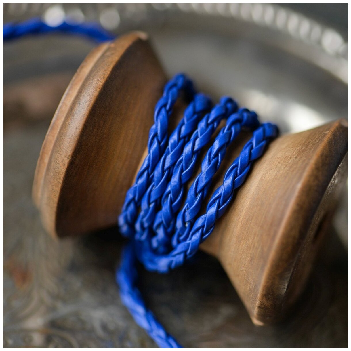 Шнур косичка плетеный 7 метров для рукоделия / браслетов, искусств. кожа, цвет синий, 3 мм