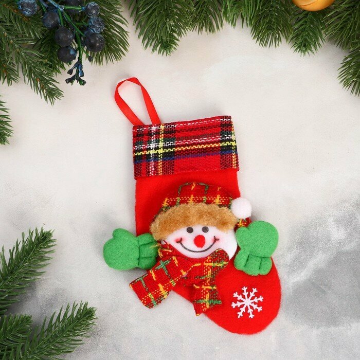 Зимнее волшебство Носок для подарков "Снеговик в варежках" 11х15 см, красно-зелёный
